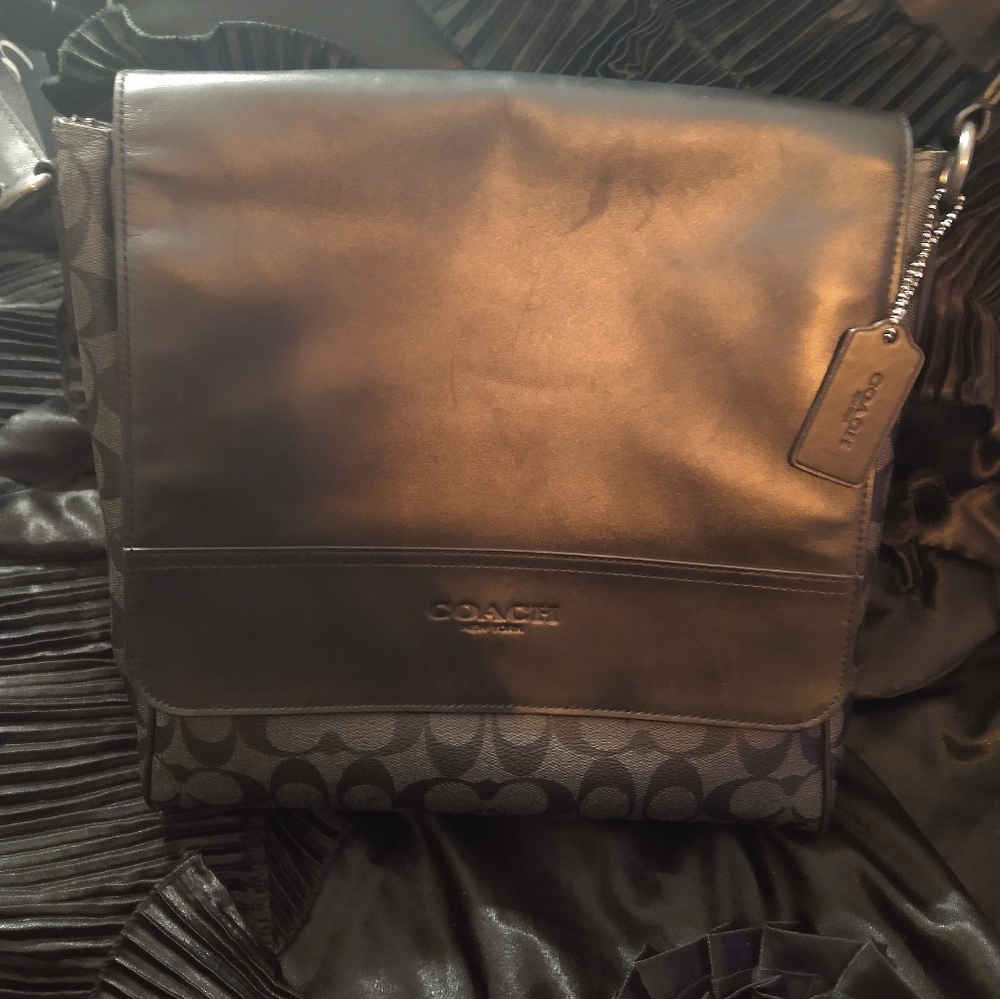 Laptop cross body bag